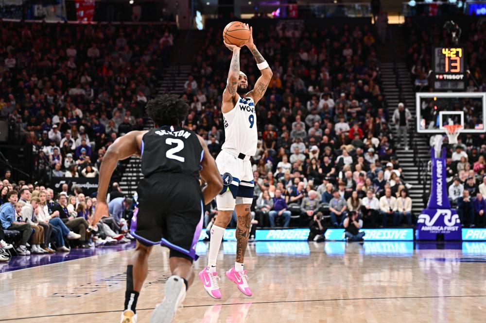 米尔纳：更衣室的氛围很棒；只要我们状态好就能击败任何对手