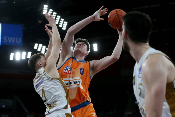 经验丰富的 经验丰富的