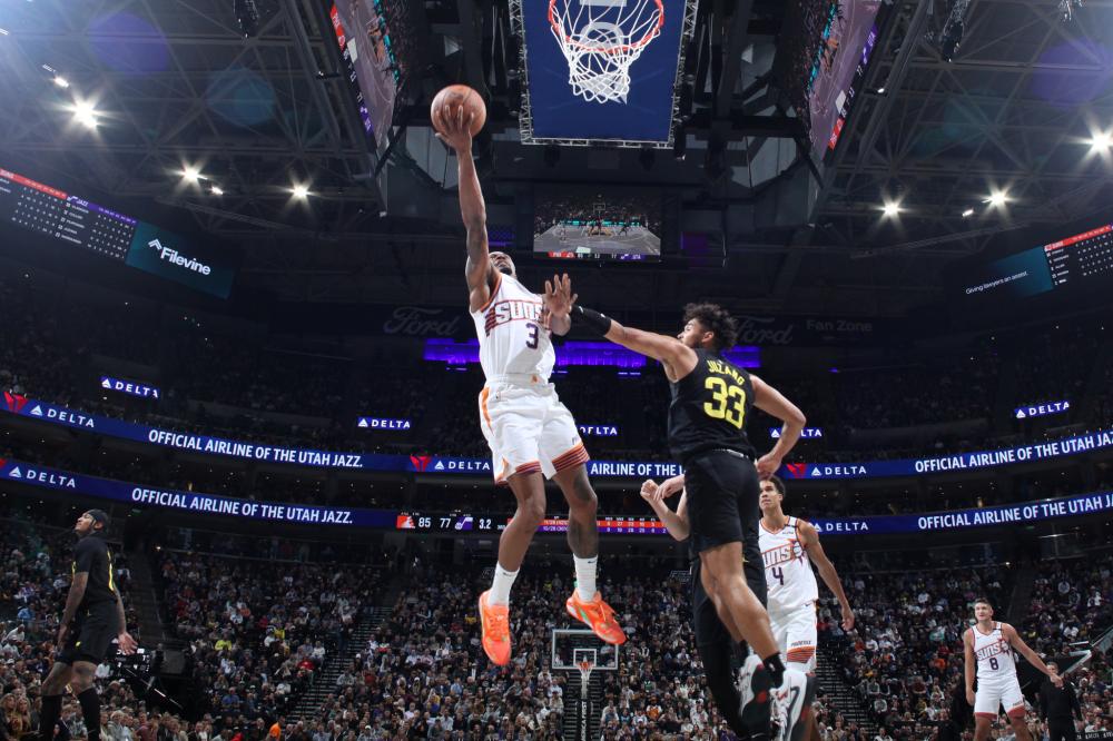 字母在70年代砍250分？迈克-詹姆斯：过去可不惯着走步&翻腕&二带.