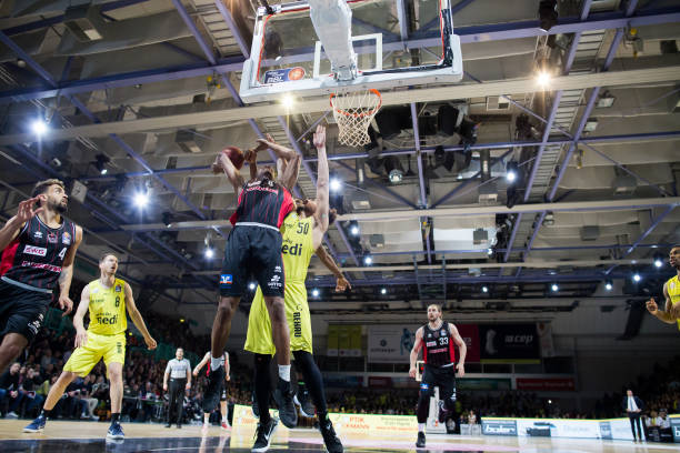 体育官宣：俞长栋正式加盟北控男篮