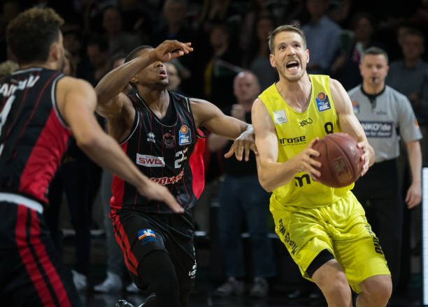 意甲争冠进入胶着阶段