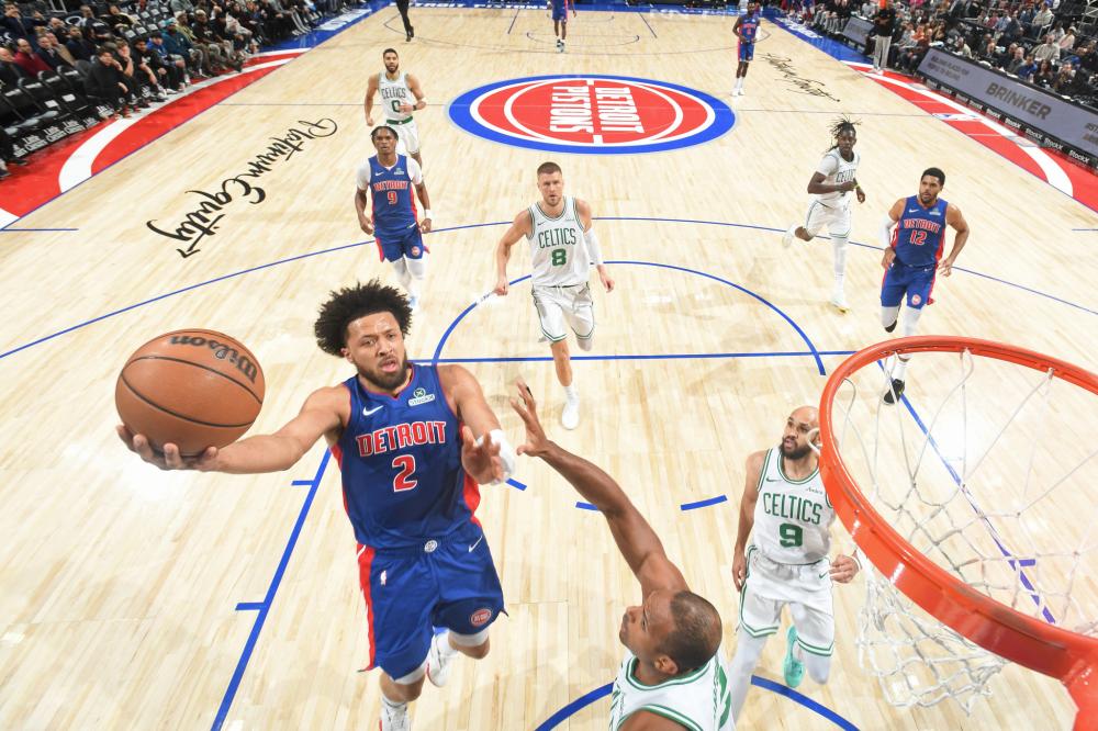 罗伯特·桑切斯因肌肉问题缺席切尔西对阵曼城的比赛，而韦斯利·福法纳今晨醒来出现发烧症状。[via @kierangill_DM] 来源：City Xtra