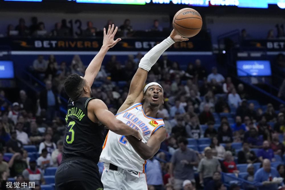 体坛女神盘点：韩国啦啦队员金贤姈，火辣身材球迷直呼不科学（体坛女神纵览：韩国啦啦队员金贤姈，迷人曲线令球迷大呼惊艳）